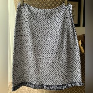 ST. JOHN Boutiques Tweed Midi Or Knee Length Skirt Fringe Detail Side Zipper US6